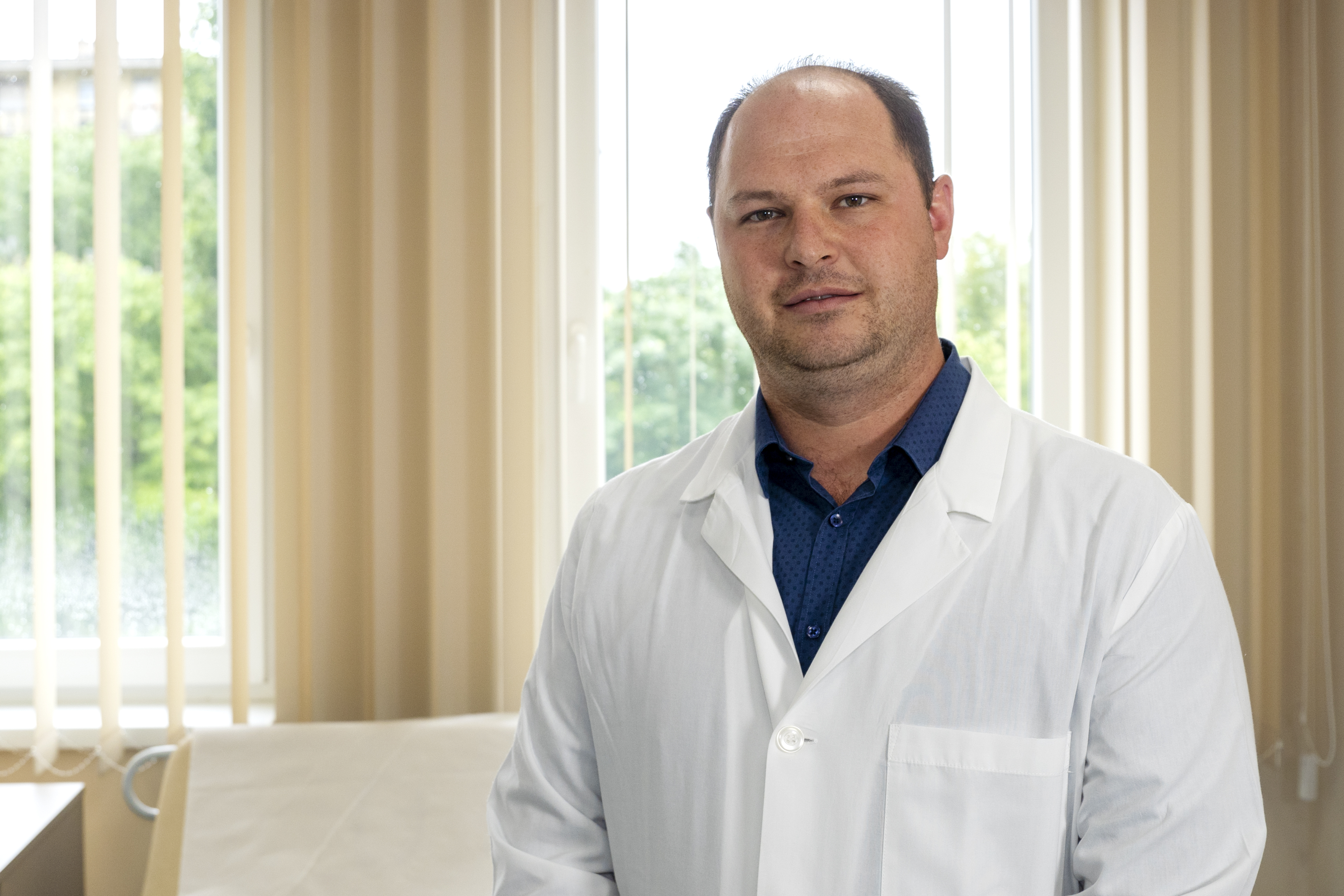 Innovatív szemlélettel a betegek javáért - Interjú Dr. Abonyi Bence ortopéd szakorvossal