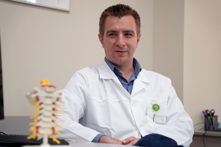 Dr. Márkus István, intézetünk gerincgyógyász, ortopéd szakorvosa.
